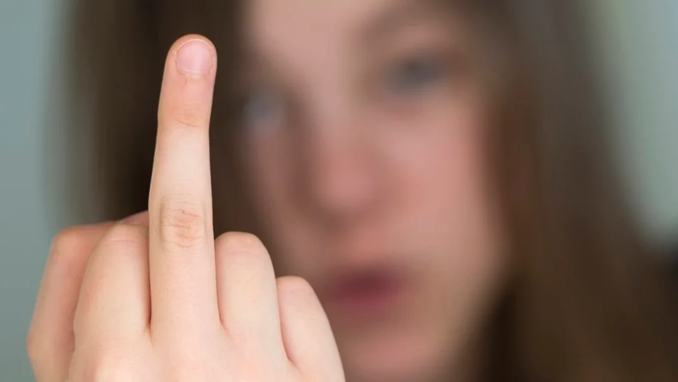 Fuck you too. Det är mycket hormoner nu. Är det inte tonårsdotterns så är det mina egna som åker karusell.