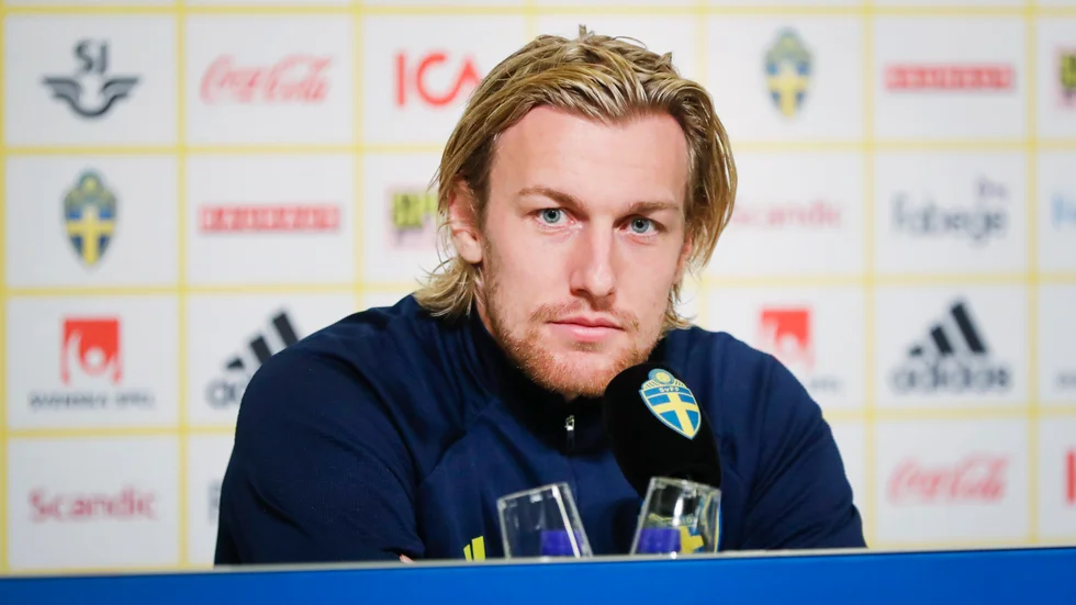 Emil Forsberg på en presskonferens inför VM-kvalet.