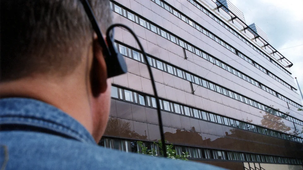 Ett av högerns förslag på att lösa problem med kriminaliteten är att tillåta polisen att avlyssna och storma ditt hus utan skälig grund, skriver signaturen "JC".