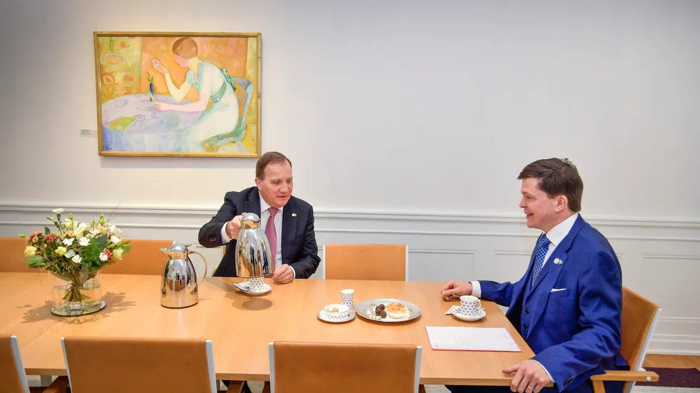 Slutpunkten. Stefan Löfven tar en kopp kaffe hos talmannen Andreas Norlén efter att ha lämnat statsministeruppdraget. Flera händelser tidigare under dagen bäddade för detta.
