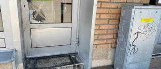 Brinnande föremål ska ha kastats mot restaurang
