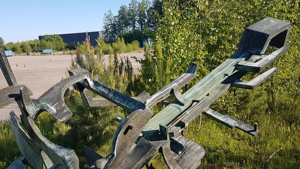 Pärlfiskaren bidar sin tid på en avställningsplats, men enligt kommunen ska han tillbaka till Stadsparken.