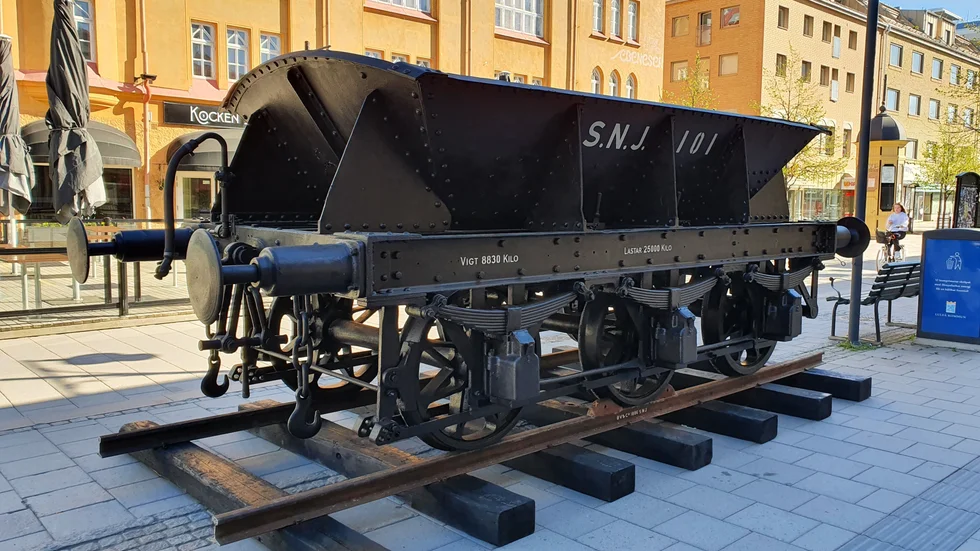 Såhär såg en malmvagn ut vid 1800-talets slut. Kapaciteten på vagnarna och LKAB:s produktion har ökat många, många gånger sedan dess. Men järnvägsnätet har inte byggts ut. Den gröna omställningen och persontrafiken hotas av regeringens oförmåga att säkerställa en fungerande järnväg i Norrbotten. (Arkivbild)