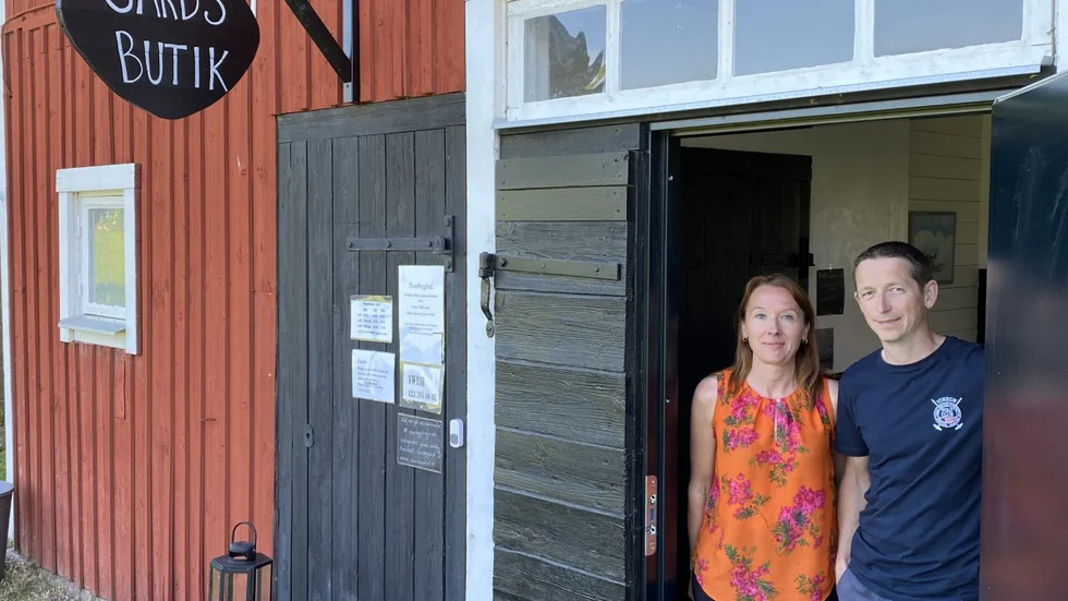 I början av maj slog Jenny och Jakob Kark upp dörrarna till sin gårdsbutik i Norrby.