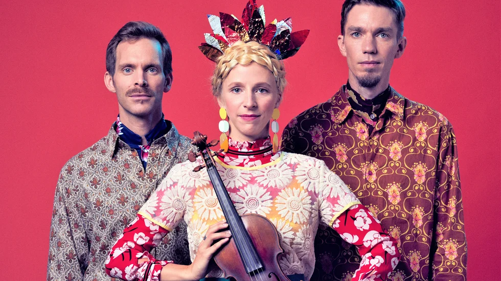 Lena Jonsson Trio med huvudpersonen i mitten, bakom henne Krydda Sundström och gotlänningen Erik Ronström.