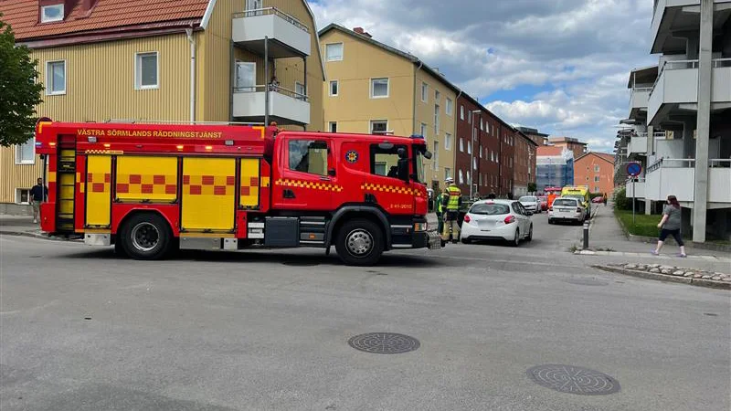 En trafikolycka med två personbilar inträffade i centrala Katrineholm på fredagseftermiddagen. 