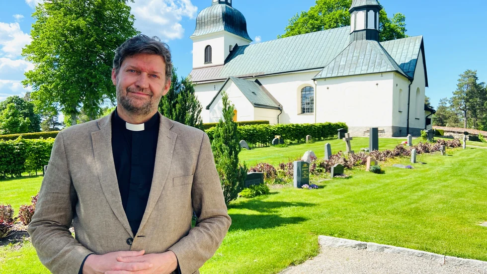 Kyrkoherde Patrik Skantze och Husby-Rekarne kyrka är populära val när nu datum snabbt spikas för många uppskjutna dop och bröllop. Församlingens bokningstelefon går varm och frågorna kring arrangemangen är många.