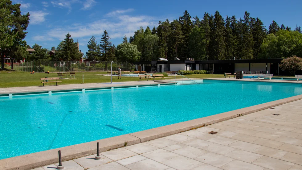 8 juni öppnar Fjärdhundrabadet igen - med nytt reningsverk, coronarestriktioner och kontantfritt.