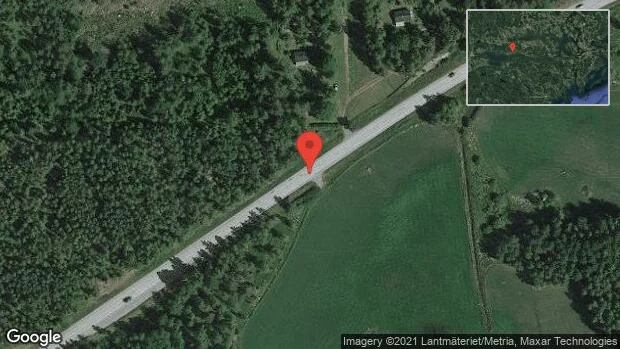 Brinnande fordon stoppar trafiken på väg 230