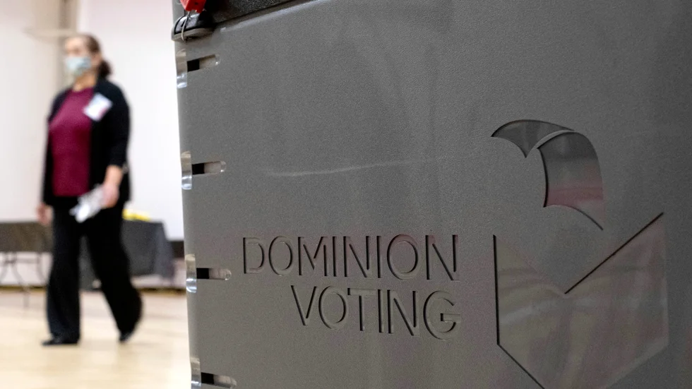 Företaget Dominion som tillverkar röstningsmaskiner fortsätter att stämma personer och företag som spridit anklagelser om att dess utrustning användes för röstfusk i USA-valet. Arkivbild