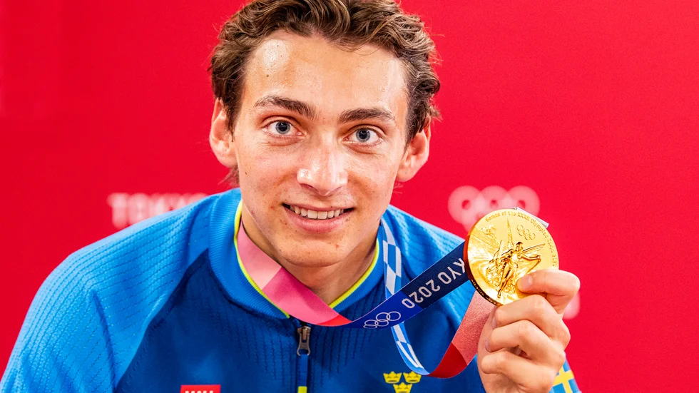 Armand Duplantis har fått sin guldmedalj.