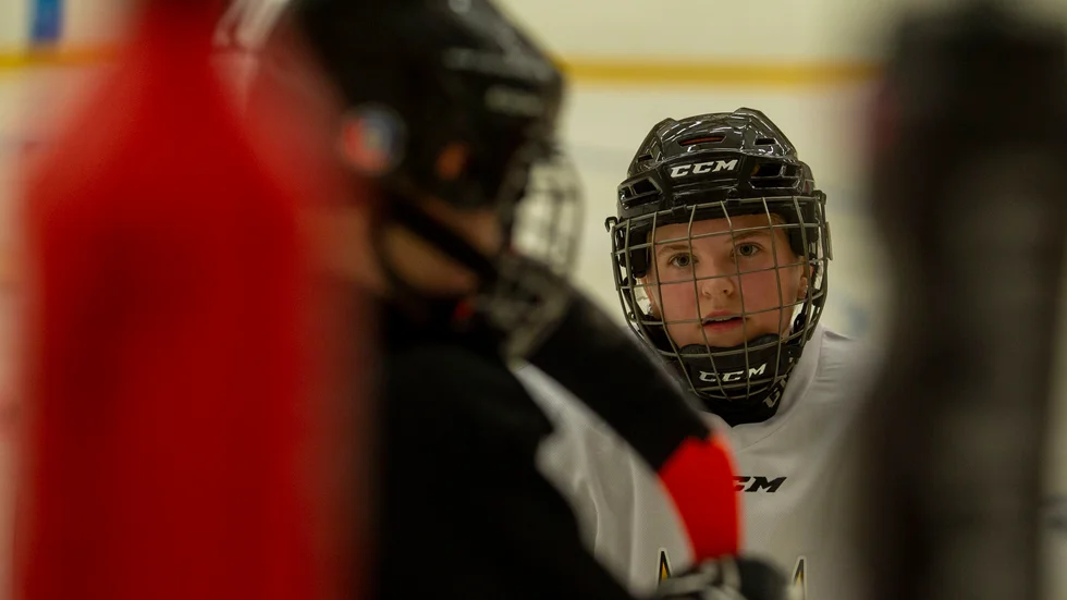 Batina Kall tar en paus under dagens andra ispass på Maifs sommarhockey. 