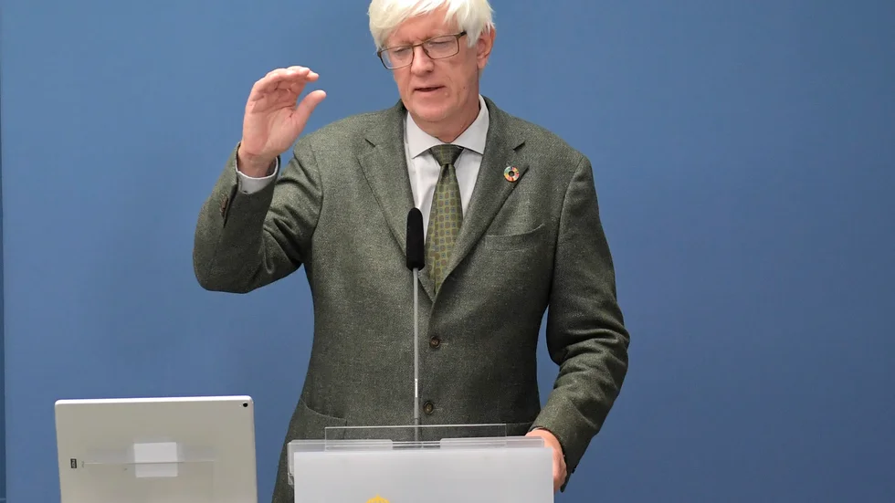 Folkhälsomyndigheten utreder en tredje vaccinationsspruta för äldre och riskgrupper, enligt generaldirektör Johan Carlson.