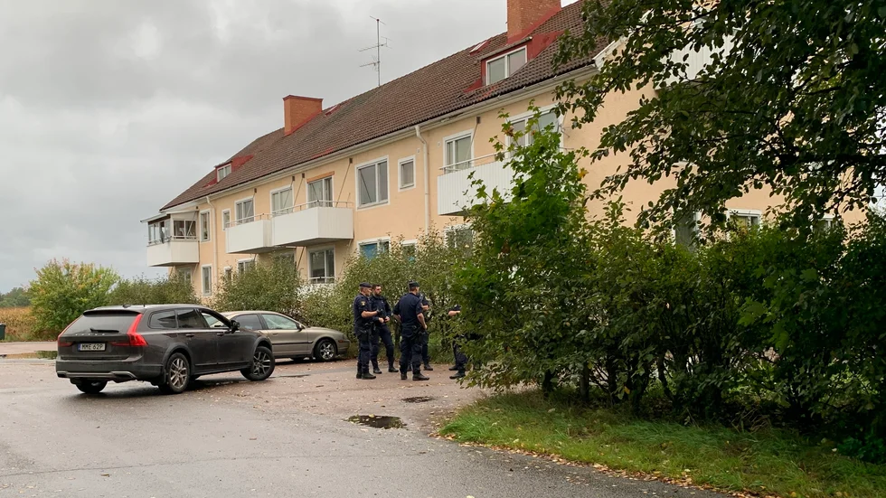 Många poliser på plats. Enligt Patrik Fors vid polisens pressjour handlar det om en insats med en utåtagerande person.