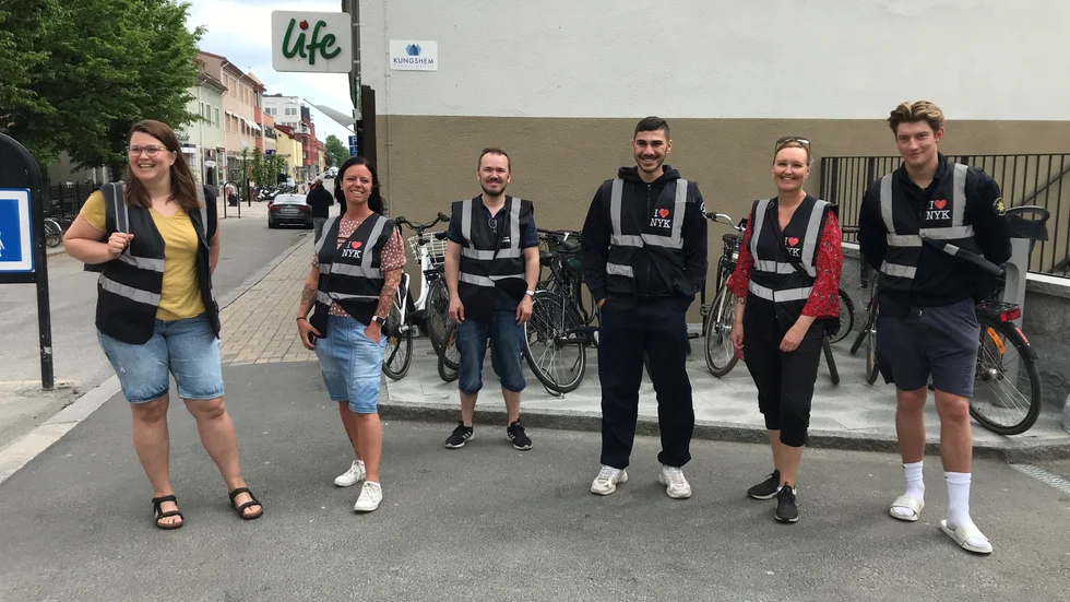 I nätverket Med unga i centrum deltar bland annat Nysam, Ung kraft, Nyköpings komun och Nyköpings församling. Här är de redo för eftermiddagsvandring.
