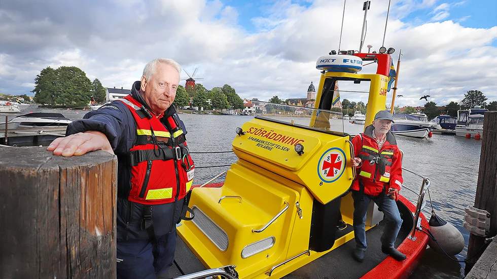 — Som sjöräddare gäller det att vara förberedd på att åka ut på larm oavsett väder. För att vi ska kunna hjälpa andra är det avgörande för oss att ha båtar som även klarar regn, dålig sikt och höga vågor, berättar Carl-Fredrik Kleman, på Sjöräddningssällskapet i Strängnäs. 
