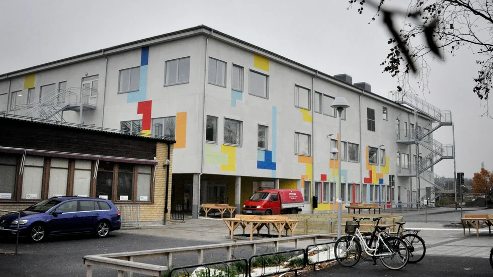 Nya Frösåkersskolan invigdes 2021 har här går nu alla Östhammars elever i årskurs 4 till 9. Både föräldrar har elever har larmat om att det varit stökigt i den nybyggda skolan.