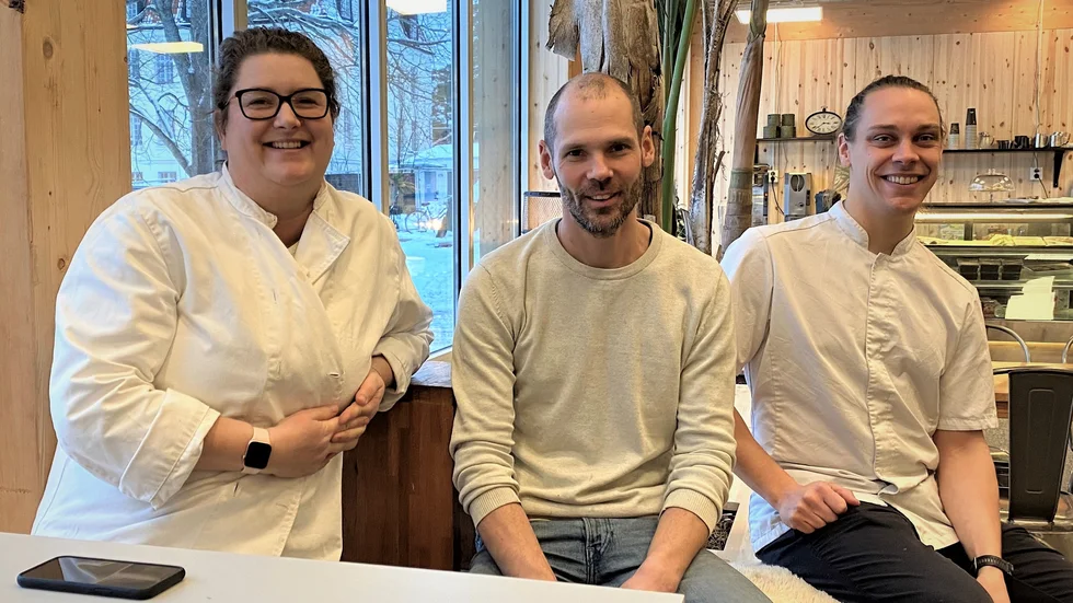 Paret Frida och Mikael Larsson driver krog i Margarethaskolan i Knivsta. Anders Ernlund är köksmästare.