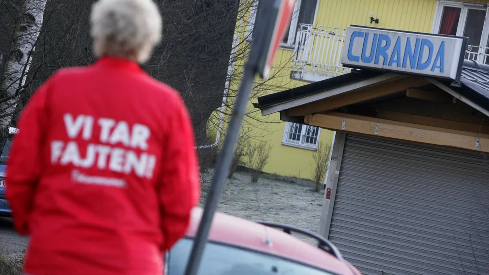 Bild från 2007 när fackförbundet Komunal blockerade företaget Curanda i Saltsjö-Boo som vägrade teckna kollektivavtal för sina anställda. 
En annan kommunalare än den på bilden, Cathrine Strand, skriver här en insändare om läget i dag vad gäller kollektivavtal.