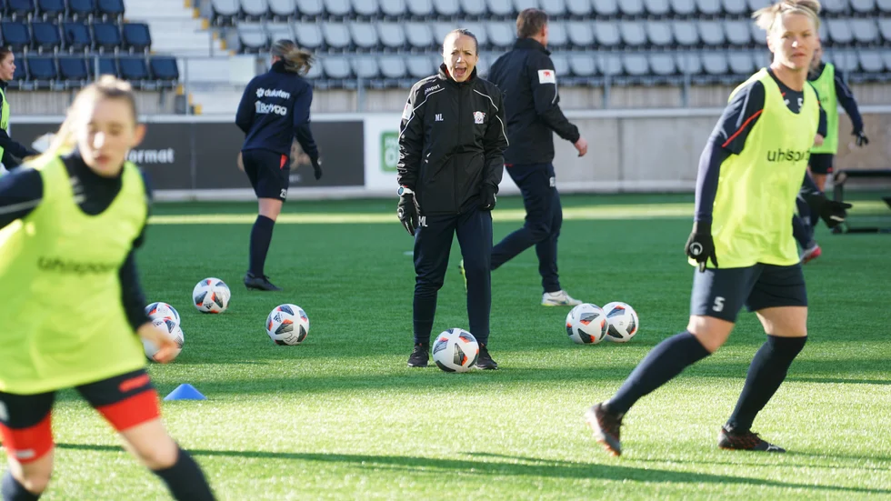 Malin Levenstad har fått en intensiv start på tränarjobbet i Linköping. ”Det är svårt att dra gränsen, jag kan jobba dygnet runt, det är ingen som säger till mig att inte göra det eller pockar på uppmärksamhet på annat håll. Men det du kommer till något nytt och vill sätta dig in i så mycket som möjligt på så kort tid som möjligt", säger hon.