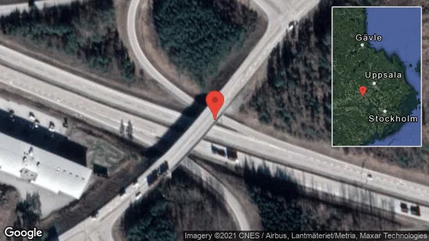Personbil stillastående på väg 55