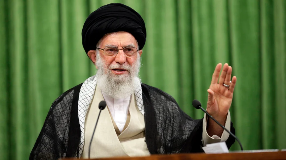 Ayatolla Ali Khamenei under en videokonferens med studenter i Teheran i maj.