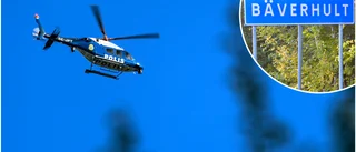 Polisinsats med helikopter och bilar utanför Norsjö