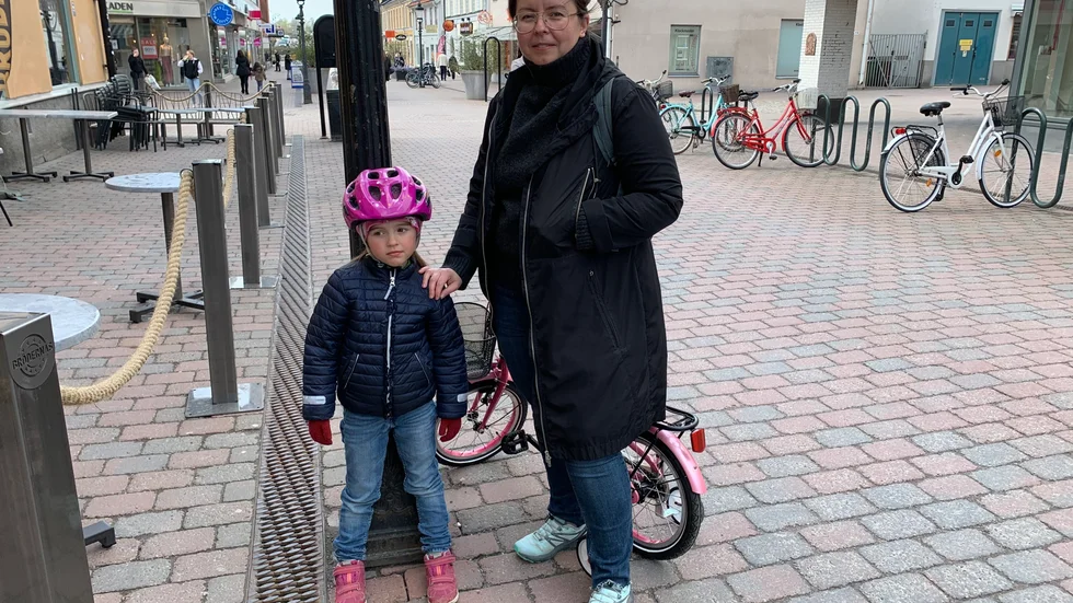 Carmen Granström och dottern Olivia reser gärna med tåg.