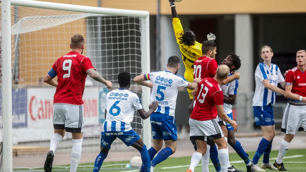Både City (som syns i randigt här på bilden) och IFK säger stopp till att låna ut spelare till AFC sedan de blivit bortpetade från Tunavallen.