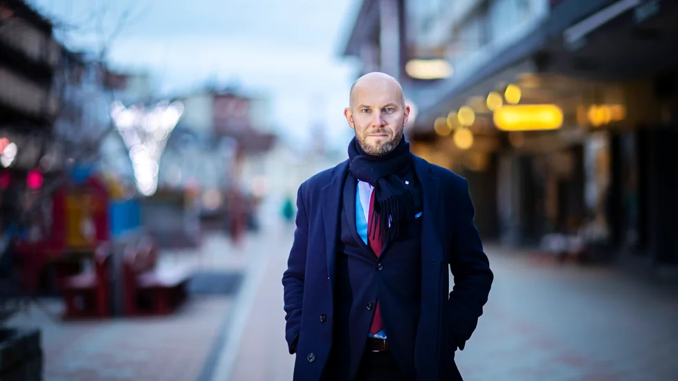 "Vi har ju sett i Boden hur det går när nazismen praktiseras i verkligheten med hot under valrörelsen och uppmaningar till brott mot människor på grund av deras bakgrund eller sexuella läggning. Sådant ska vi som demokratiskt samhälle inte tillåta", säger Claes Nordmark (S).