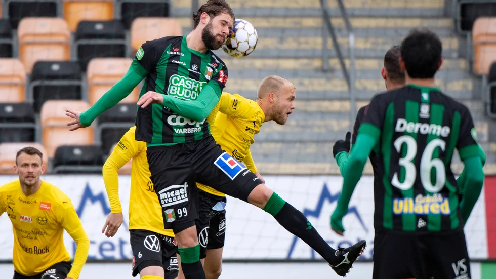Robin Simovic (nummer 99) fick äntligen utdelning. Arkivbild