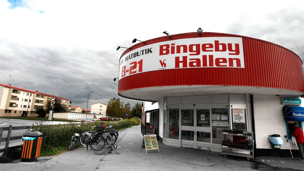 Bingebyhallen byggdes 1966 och har skiftat skyltar flera gånger. Den här är från 2008.