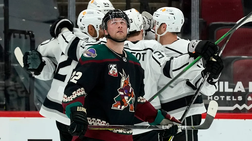 Johan Larssons Arizona fick en mardrömsstart på NHL.