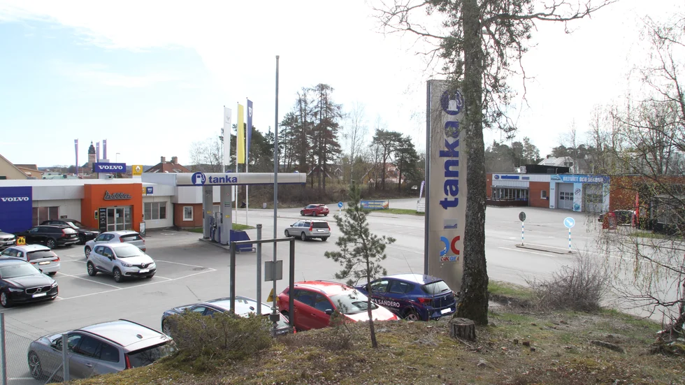 Enligt förslaget ska det, på den sida av vägen som Bilia ligger i dag, bland annat byggas ett punkthus som kan vara åtta våningar högt.