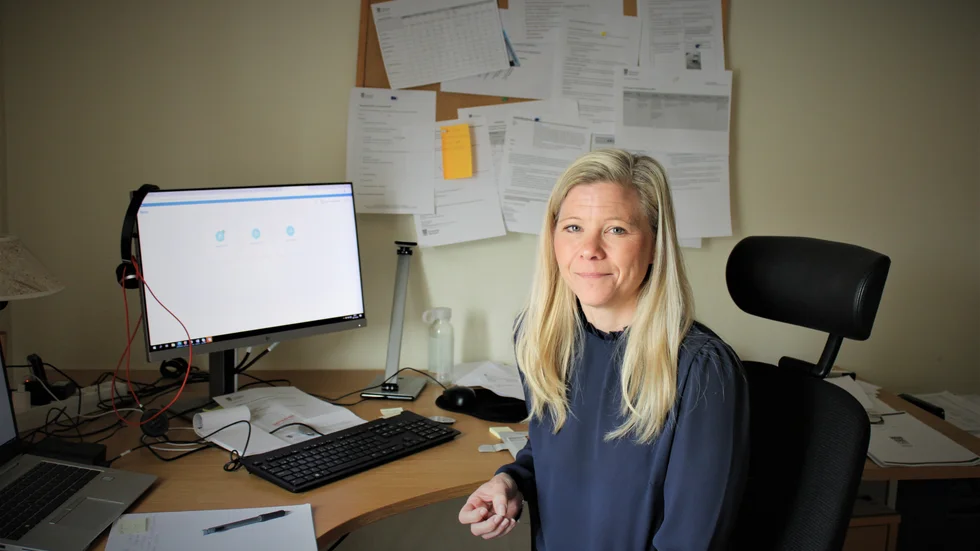 Cirka 50 kommuner i Sverige har utbildats i "Samtal om våld", enligt utbildningsansvariga. Josefine Alexandersson är enhetschef för barn och familj/familjeteamet på Vimmerby kommun där man arbetar utifrån modellen.