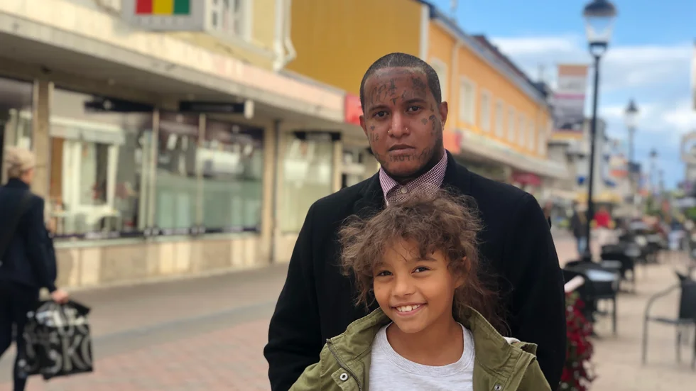    "Vi ska chilla hemma, ta det lugnt, men hon ska väl härja", säger Marcus Lidman och syftar på dottern Milena Lidman som inte säger emot på det sista. "Jag vill äta godis också. Och så ska jag göra läxor i matematik och svenska och läsa boken ABC-klubben", säger Milena som fyller åtta på måndag.