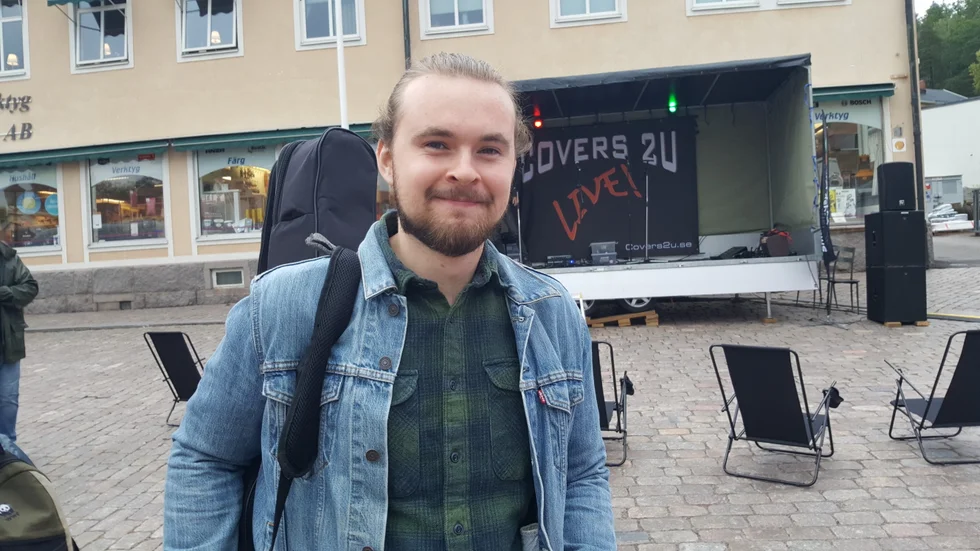 Erik Rengren var först upp på scen på Gamleby afterwork.