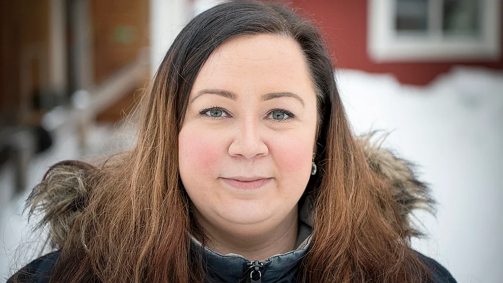 Charlotta Jansson Enquist och Moderaterna i Norsjö vill att kommunen omprövar sin tolkning av färdtjänstreglerna och säkerställer att personer med funktionshinder får den hjälp de har rätt till.