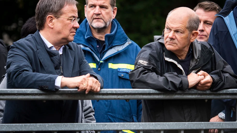 Armin Laschet, till vänster, och Olaf Scholz, till höger, gör upp om att bli förbundskansler. Arkivbild.
