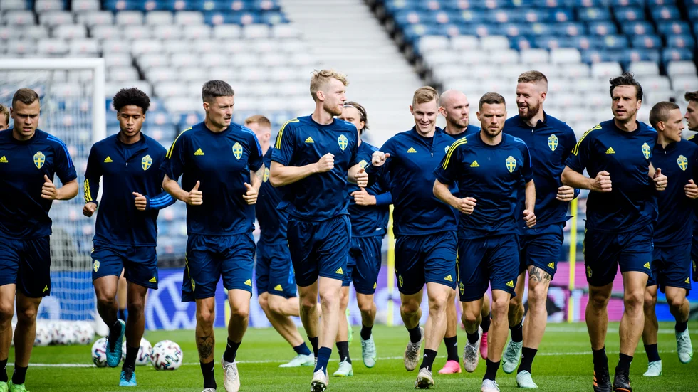 Sverige tränar på Hampden Park.