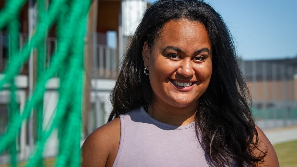 "Det fanns inga idolporträtt på väggarna i mitt flickrum – ingen jag kunde se upp till och känna igen mig i. Det vill jag ändra på för de generationer som växer upp nu", säger Vanessa Kamga.