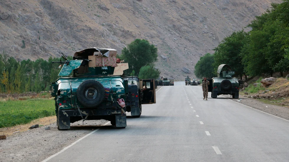 Afghanska soldater i norra Afghanistan, nära gränsen till Tadzjikistan, den 4 juli. Arkivbild.