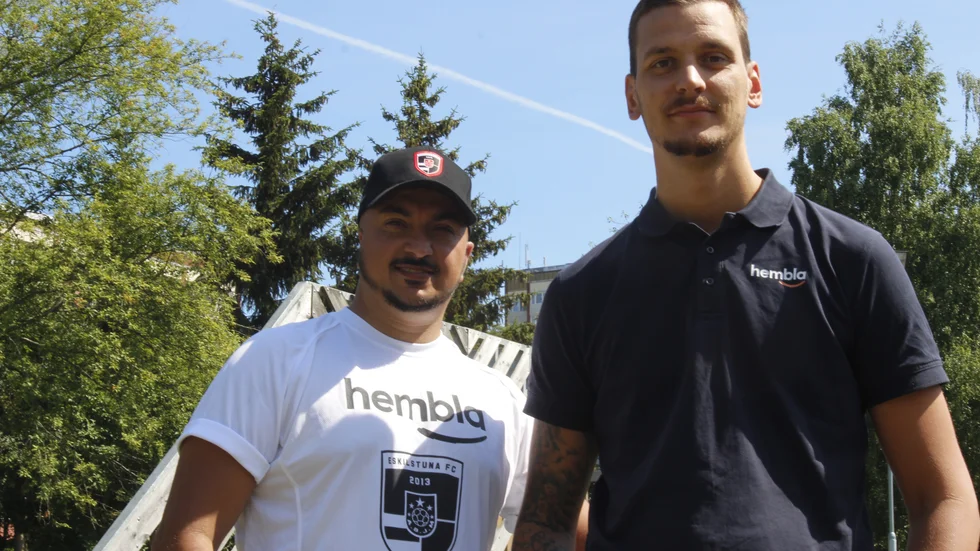 EFC:s assisterande tränare Rahman Ali Khalid och Hemblas områdeschef Dennis Nordén har båda planerat veckan.