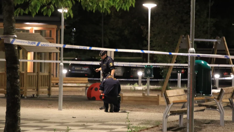 Skottlossningen skedde på en öppen yta vid Bandstolsvägen i Valsätra.