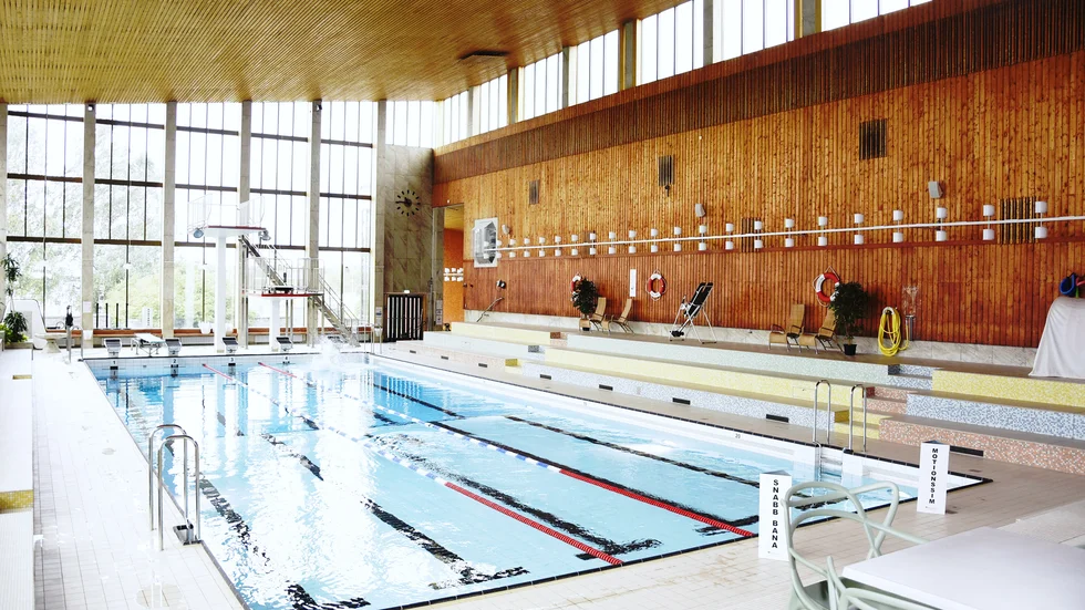Drunkningstillbudet inträffade under en fridykningsträning på Pontusbadet i söndags. Ambulans tillkallades och personen kunde återupplivas med hjärt- och lungräddning.