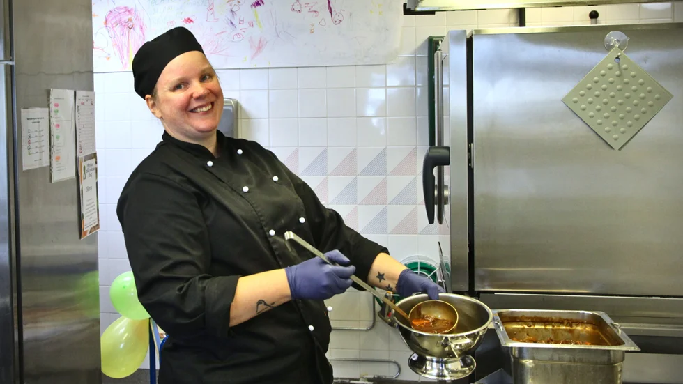 Camilla Ahlgren är kock på förskolan Vitkålen. 