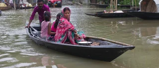 Familjer begravda i jordskred i Nepal och Indien