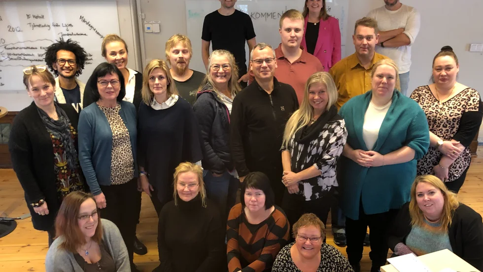 Det här glada gänget deltar på Socialdemokraternas medlemsutbildningar på Sunderby Folkhögskola under helgen 17-18 oktober.