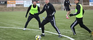 Hotet om ännu senare kick off irriterar lokala tränare