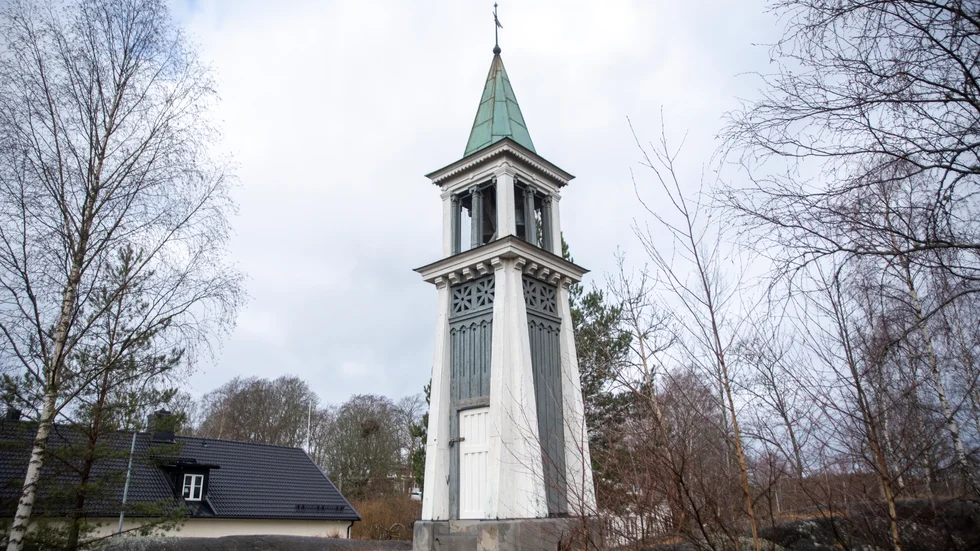 Klockstapeln utmed Vallonvägen på Tornberget har levt ett brokigt liv. Nu är tanken att klockorna inom en snar framtid ska ljuda igen.